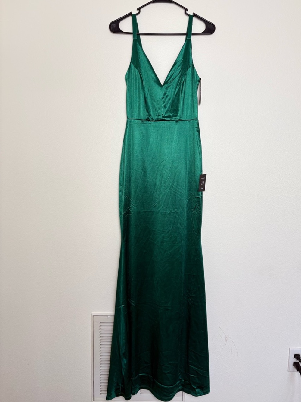 Lulu's Satin Emerald Green V-Neck Maxi Dress NWT Size Small